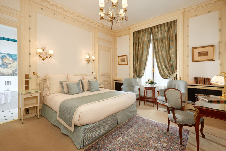 Bedroom 3, Hotel Raphael, Paris