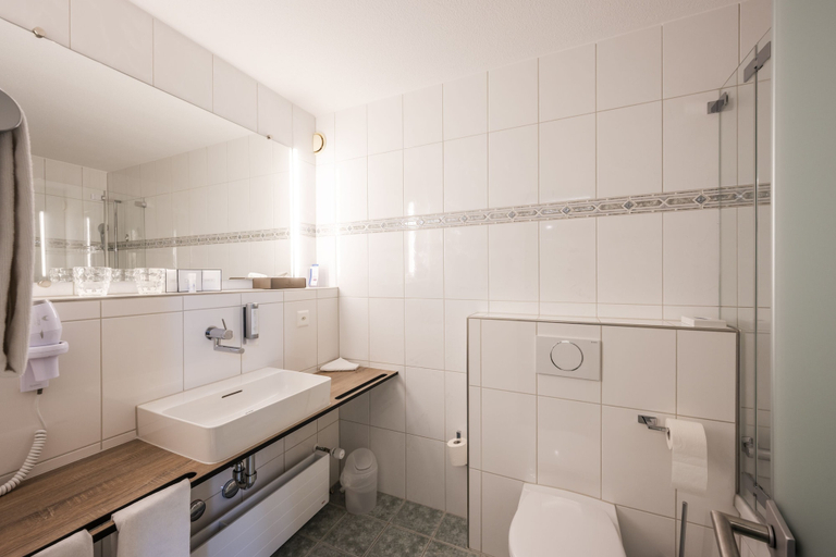 Bathroom 4, Hotel Metropole Interlaken, Interlaken