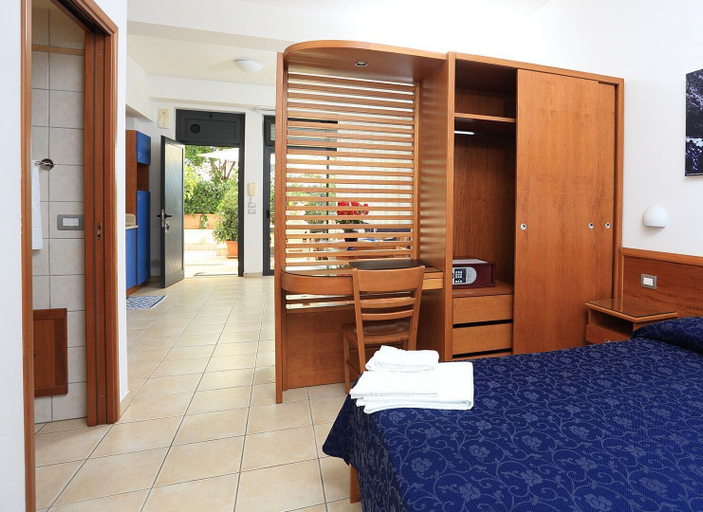 Bedroom 2, Nettuno Resort, Messina