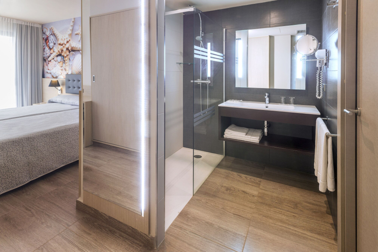 Bathroom 5, Hotel Tropic Park, Barcelona
