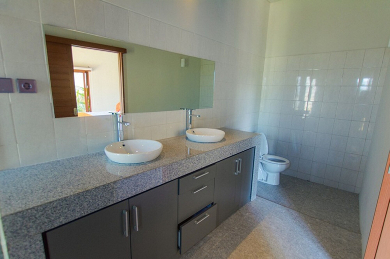 Bathroom 4, Sunshoot Villa Sandat, Badung