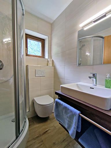 Bathroom 4, Hotel Wasserfall, Zell am See