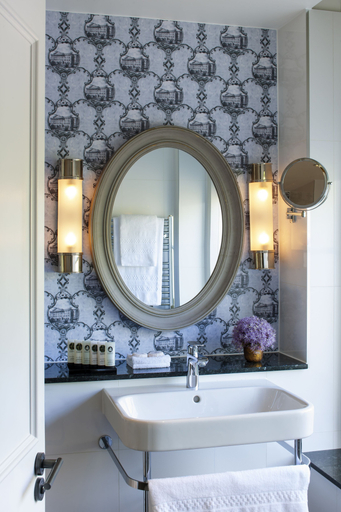 Bathroom 5, Queens Hotel Cheltenham, Gloucestershire