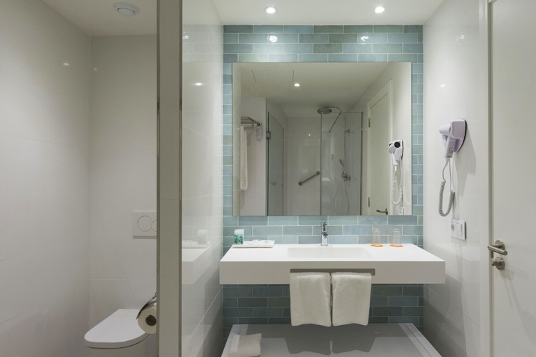 Bathroom 5, Hotel HSM Golden Playa, Baleares
