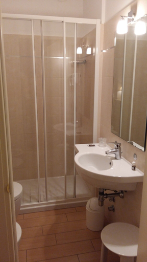 Bathroom 4, Hotel Cavour Asti, Asti