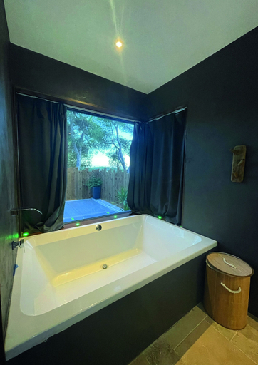 Bathroom 4, Villa Occitana, Gard