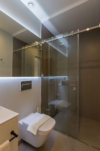 Bathroom 3, ORM - Bolhao Apartments, Porto