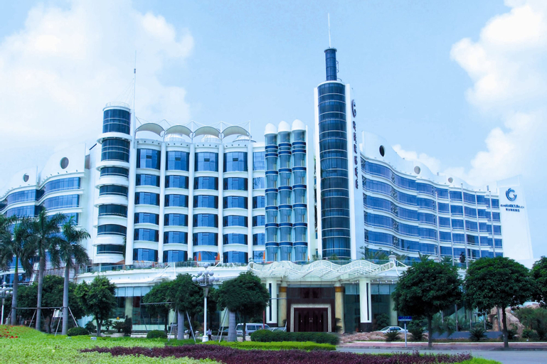 Exterior & Views 21