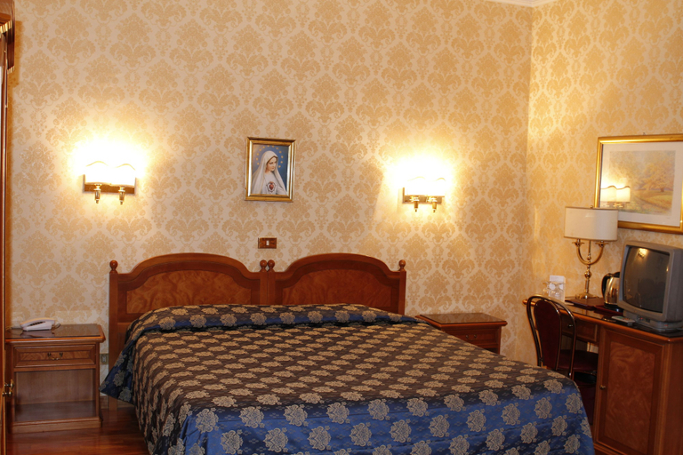 Bedroom 2, Pace Helvezia, Roma