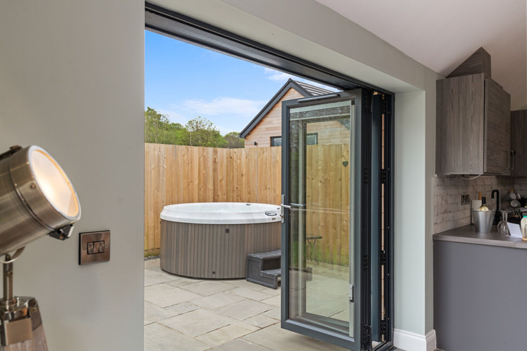 Bathroom 4, Fig Tree Cottage, Pembrokeshire
