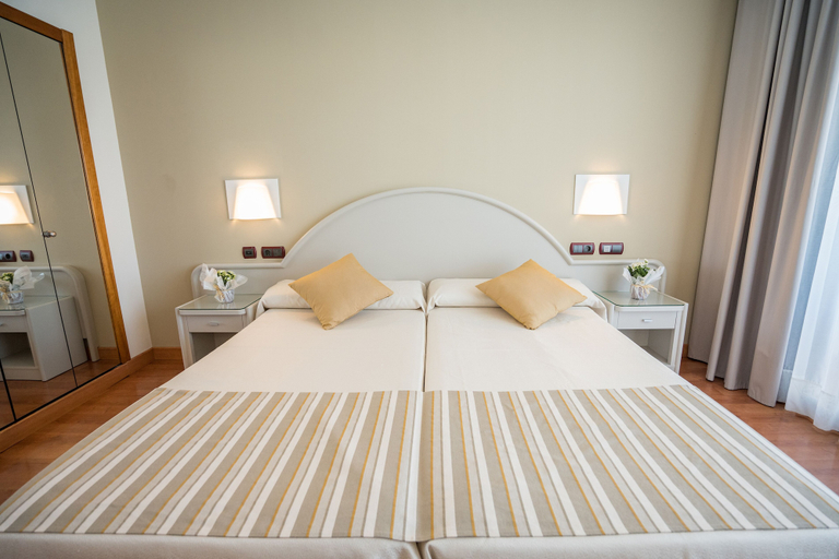 Bedroom 4, Gran Hotel Costa del Sol, Málaga