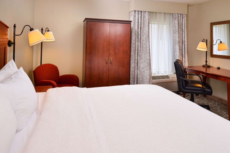 Bedroom 3, Hampton Inn by Hilton Litchfield, Montgomery