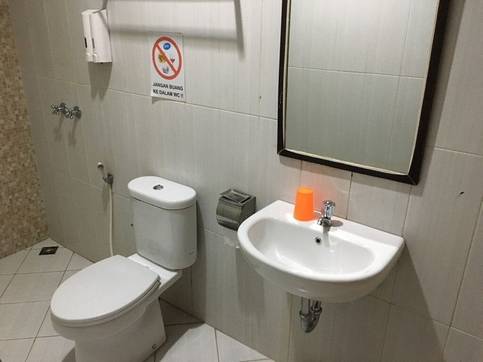 Bathroom 3, Hotel Aceh Besar, North Jakarta