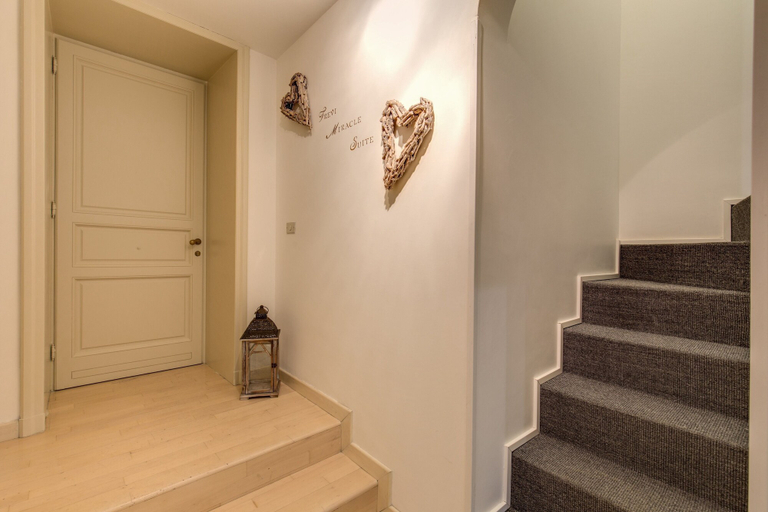 Others 4, Trevi Miracle Suite, Roma