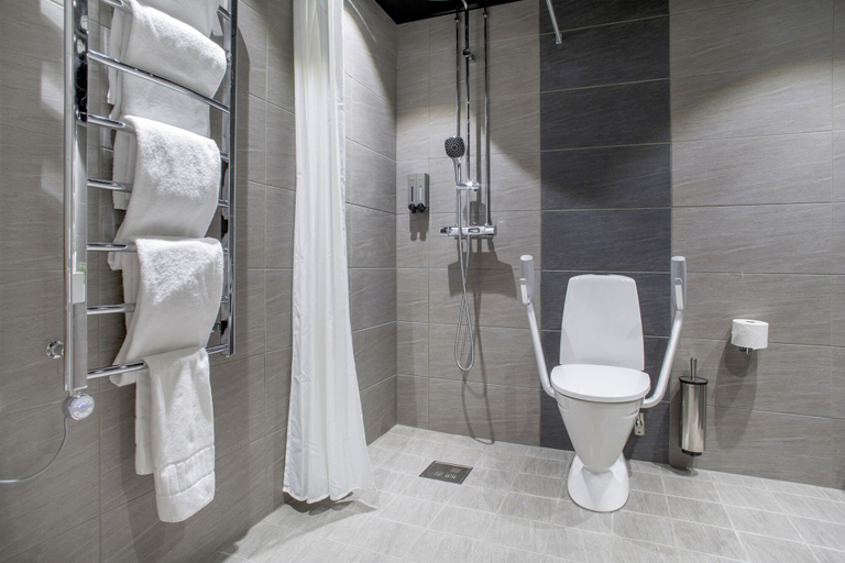 Bathroom 5, First Hotel Dragonen, Umeå