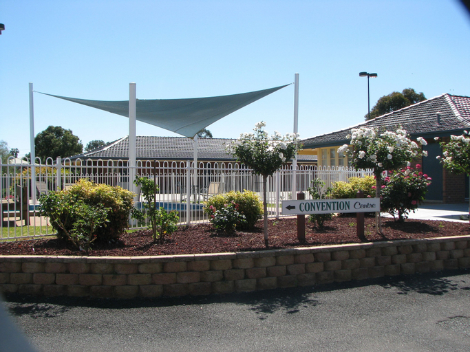 Exterior & Views 23
