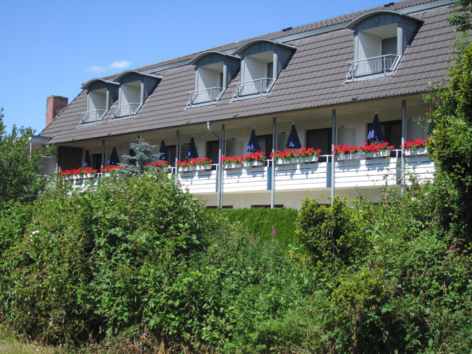 Exterior & Views 2, Hotel zum Rosenteich, Ammerland