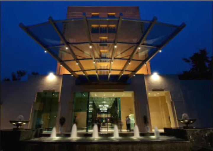 Exterior & Views 2, Blue Diamond - IHCL SeleQtions, Pune