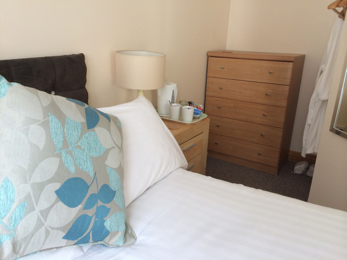 Bedroom 2, Penwinnick House, Cornwall