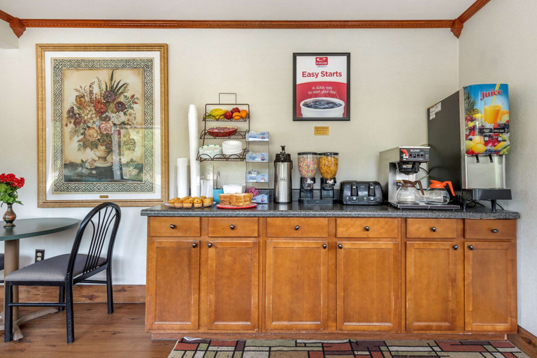 Food & Drinks 5, Econo Lodge Columbia Fort Jackson, Richland