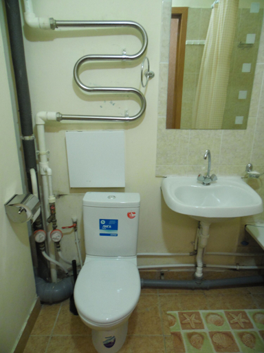 Bathroom 2, Apartment on Mashinistov, Ekaterinburg gorsovet