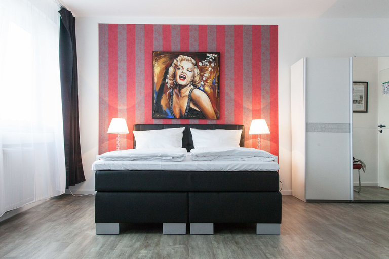 Bedroom 5, Hotel Stay, Essen