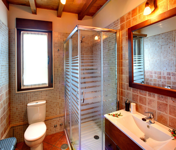 Bathroom 3, Apartamentos Rurales La Torre, Asturias