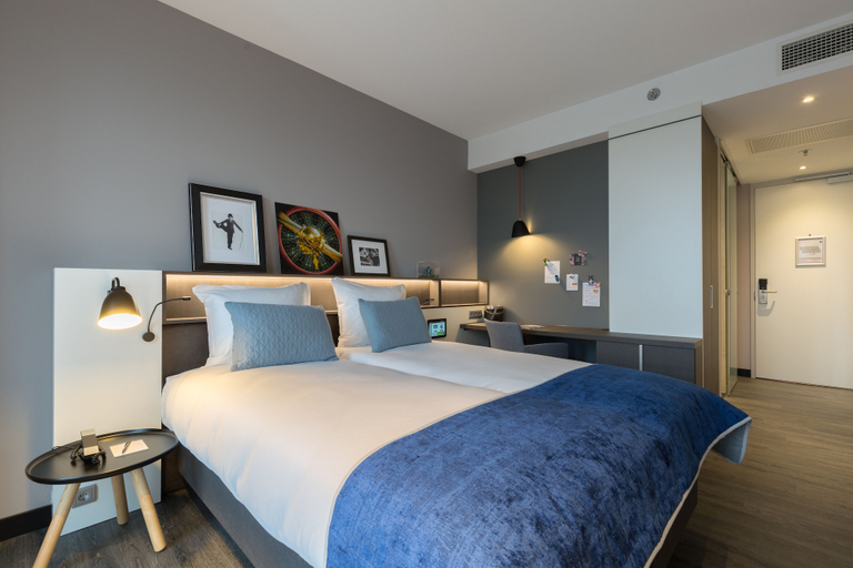 Bedroom 3, Postillion Hotel Amsterdam, Amsterdam