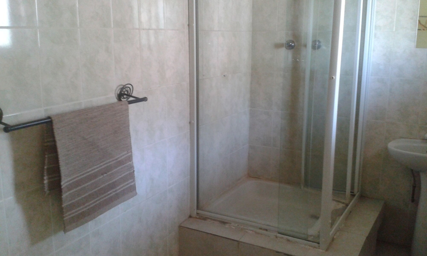 Bathroom 3, Maya Guest Inn, Tutume