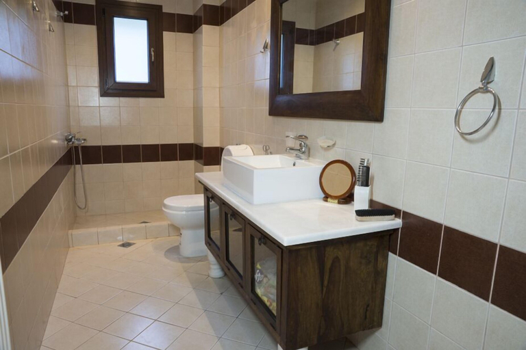 Bathroom, Elia Therissos Maisonettes, Crete