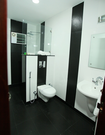 Bathroom 3, Kgees Noah Ark, Idukki