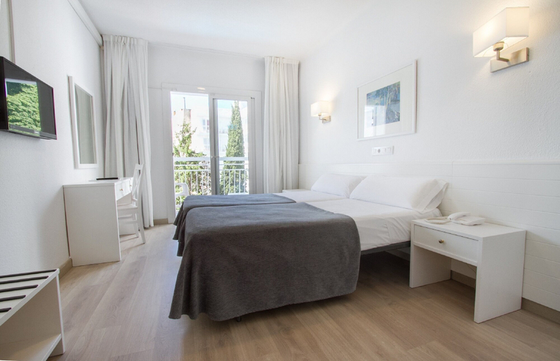 Bedroom 3, Garbi Park, Girona
