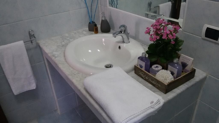Bathroom 5, Def House, Reggio Di Calabria