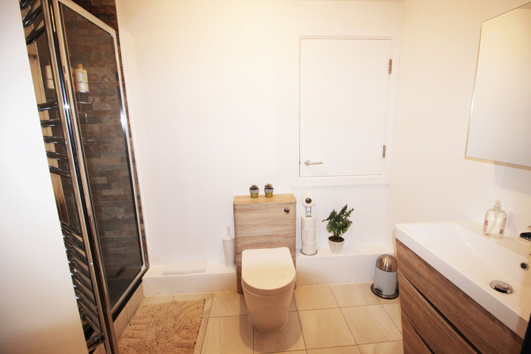 Bathroom 2, Great Location Shoreditch Spitalfields, London
