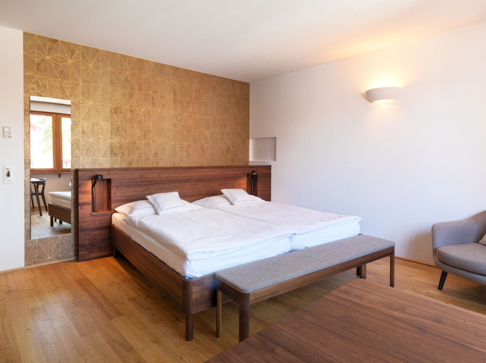 Bedroom 2, City-Hotel Ochsen, Zug