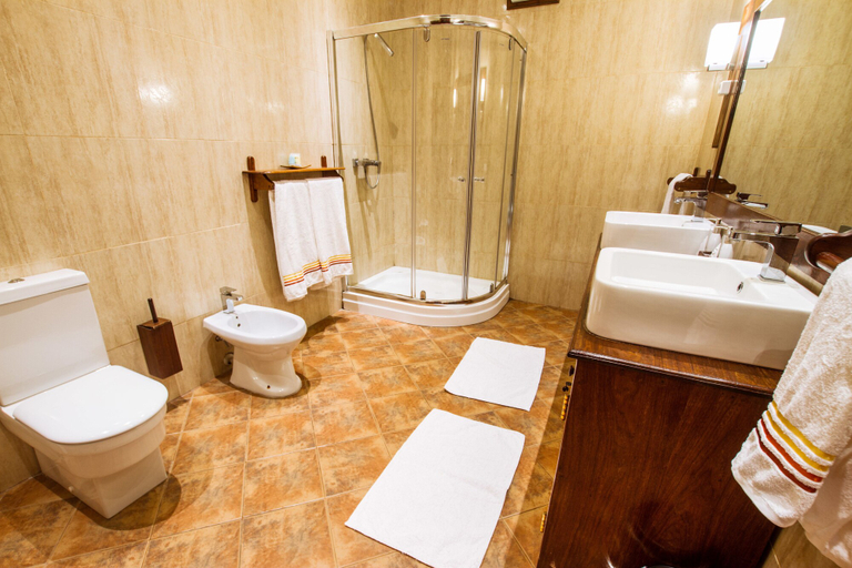 Bathroom 4, Mediterraneo Hotel & Restaurant, Kinondoni
