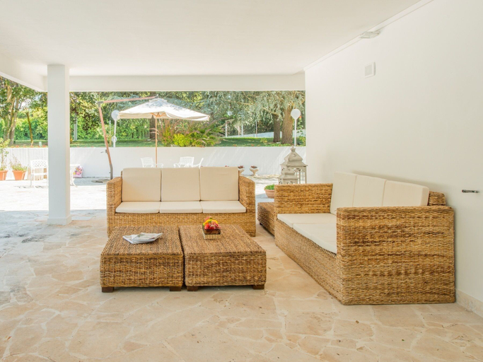 Others 5, Villa del Sole, Taranto