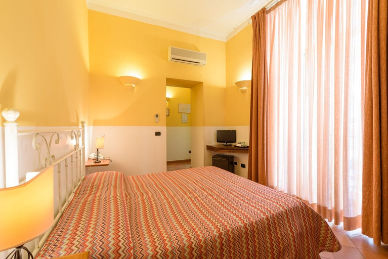 Bedroom 4, Mergellina, Napoli