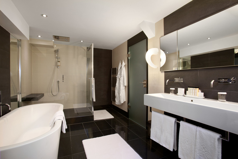 Bathroom 5, Hotel Vier Jahreszeiten Kempinski München, München