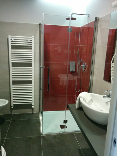 Bathroom 4, Albergo Gardesana, Trento