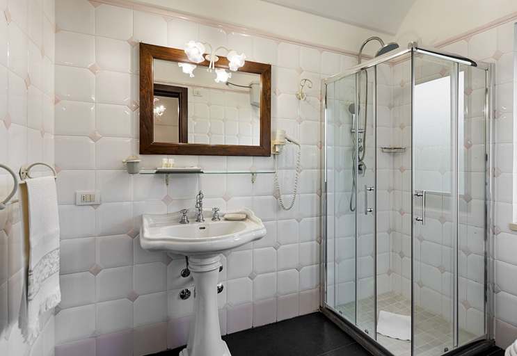 Bathroom 5, Itria Palace, Ragusa