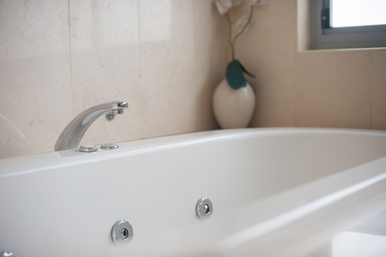 Bathroom 5, Ramada Hotel & Suites Sydney Cabramatta, Fairfield - East