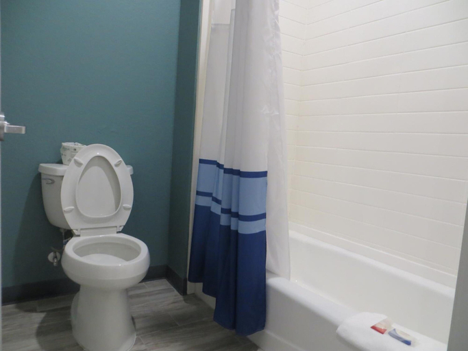 Bathroom 4, Hotel Blue - Woodlands, Montgomery