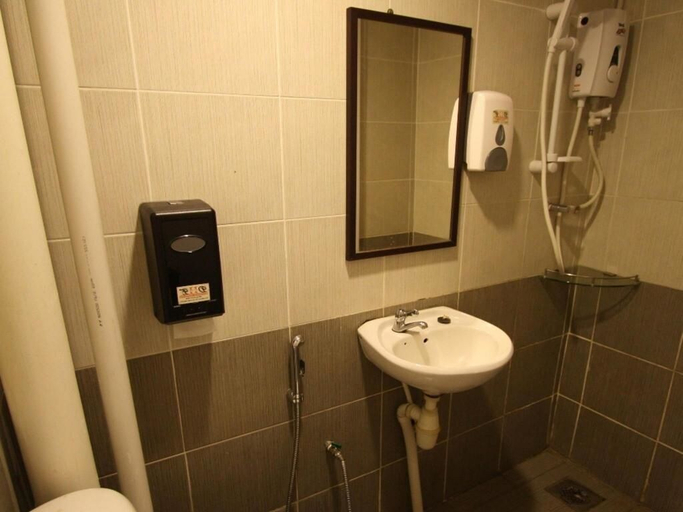 Bathroom 4, Place2Stay - Airport, Kuching