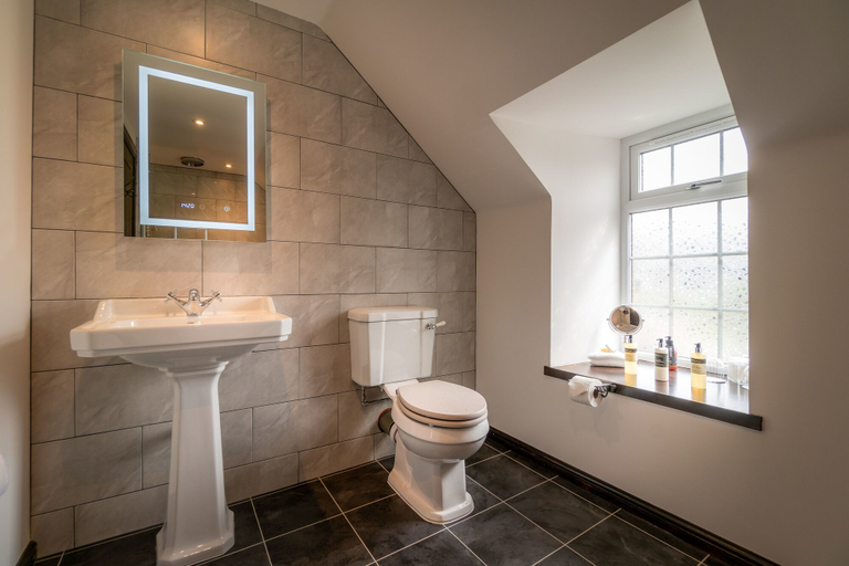 Bathroom 3, Edinbane Lodge, Highland