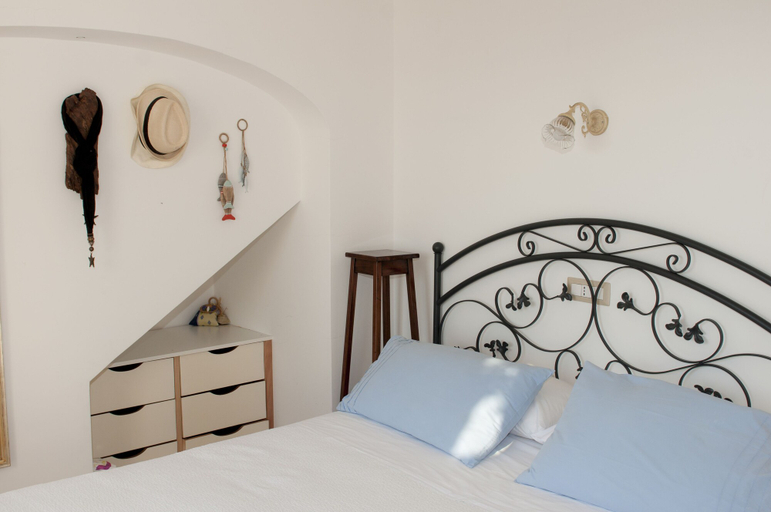 Bedroom 2, Calanteluna, Salerno
