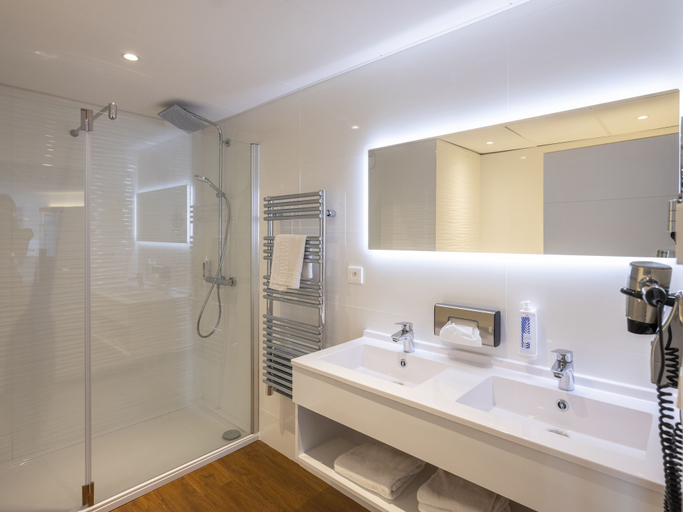 Bathroom 5, Westotel Le Pouliguen, Loire-Atlantique