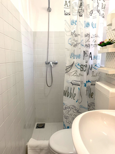 Bathroom 4, Apartments Center Castelo, Lisbon