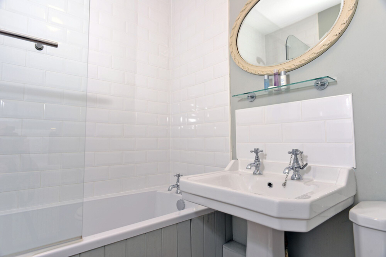 Bathroom, Littledale Haven, East Sussex