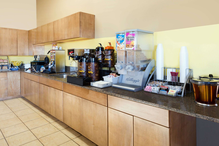 Food & Drinks 5, Super 8 by Wyndham Carroll, Carroll